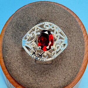 VTG Solid Sterling Silver 925 Garnet Prong Set Filigree Border Ring Size 7.75